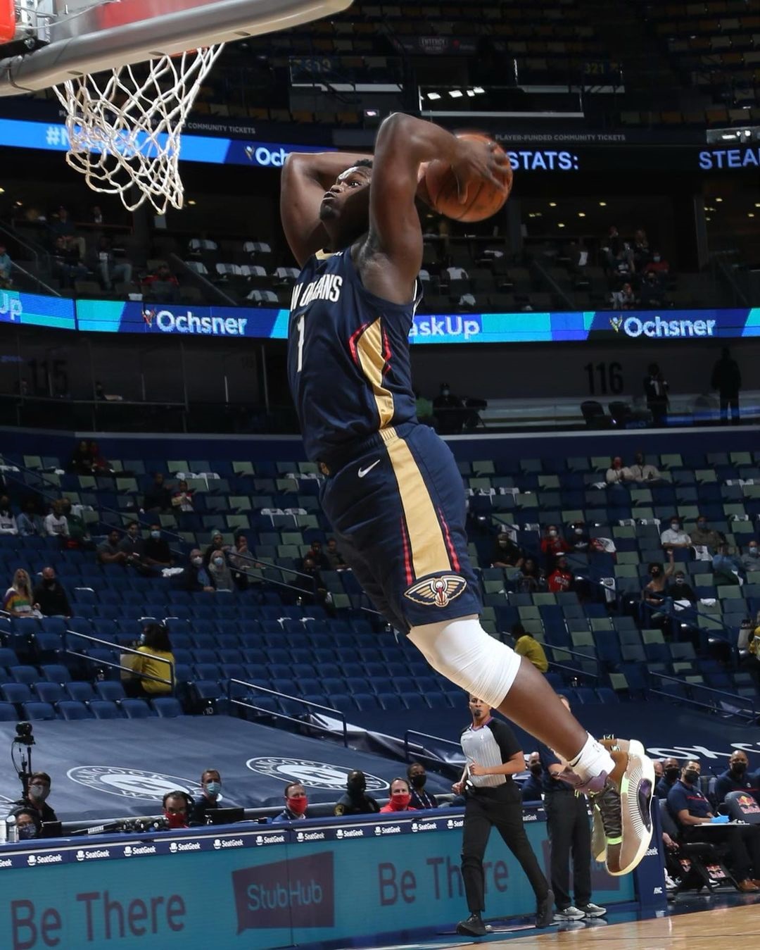 怪物状元威廉森不满鹈鹕美媒家人更希望他离队