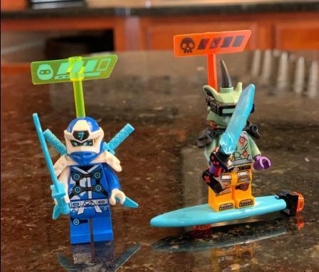 乐高幻影忍者71709,劳埃德和杰驾驶极速赛车追捕豪斯纳