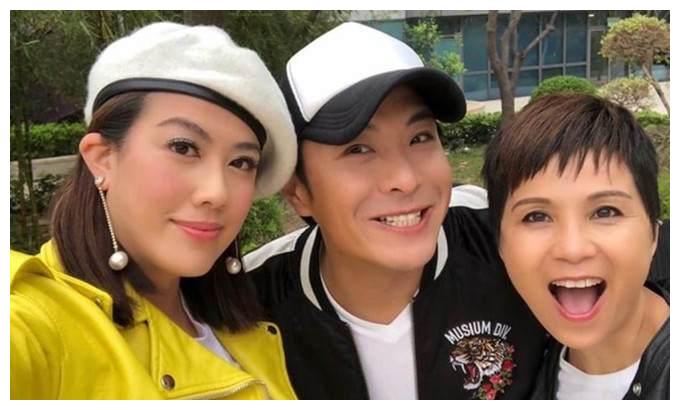 张耀扬53岁前女友近照冻龄有术气质好承认与梁思浩不再联系