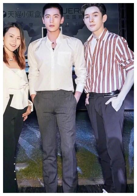 除非他和明星同框,看到周震南没忍住|李佳琦|身高|明星_新浪新闻