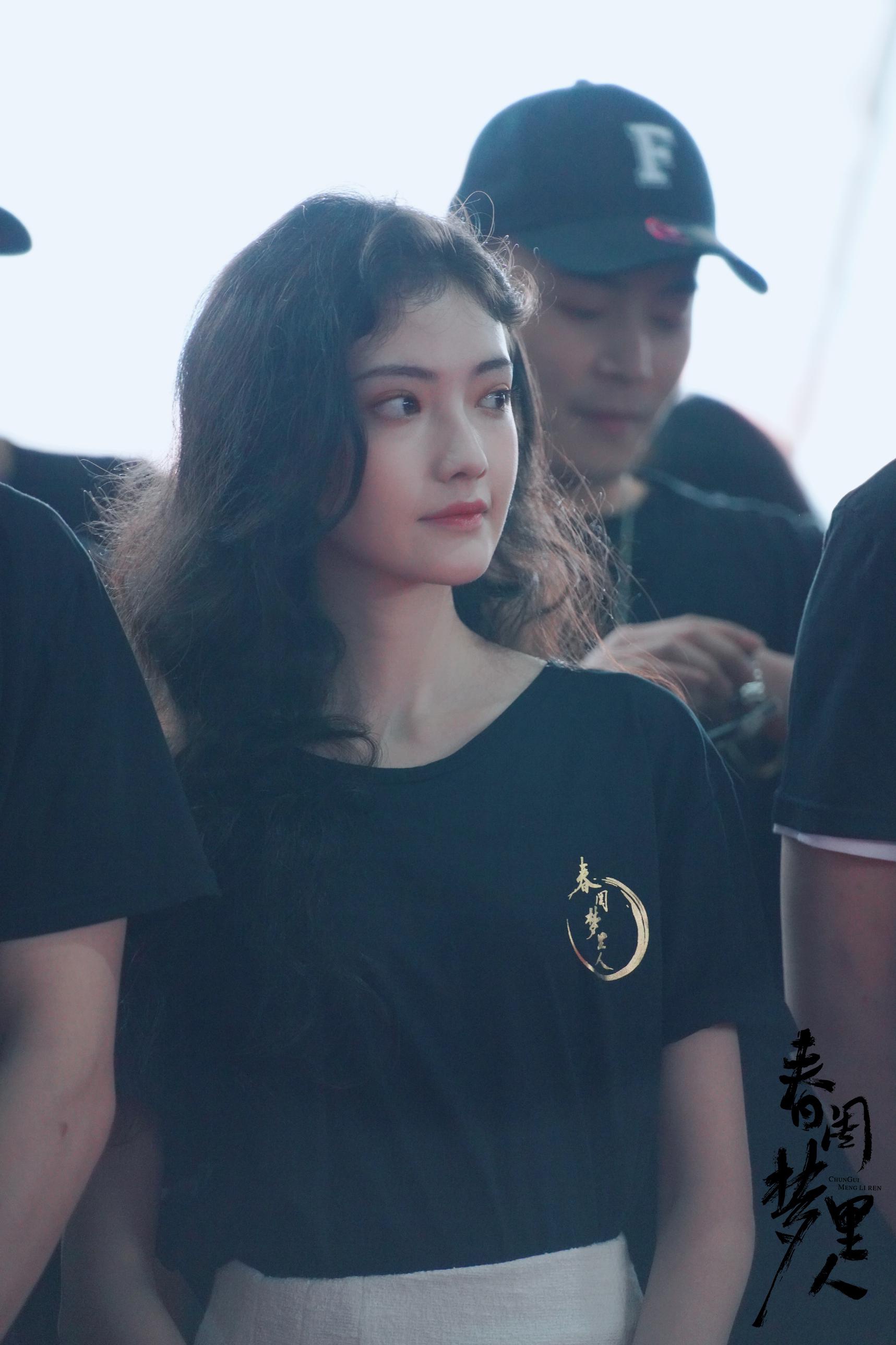 春闺梦中人昨日开机新人演员加奈惹人注目又一枚新疆美女