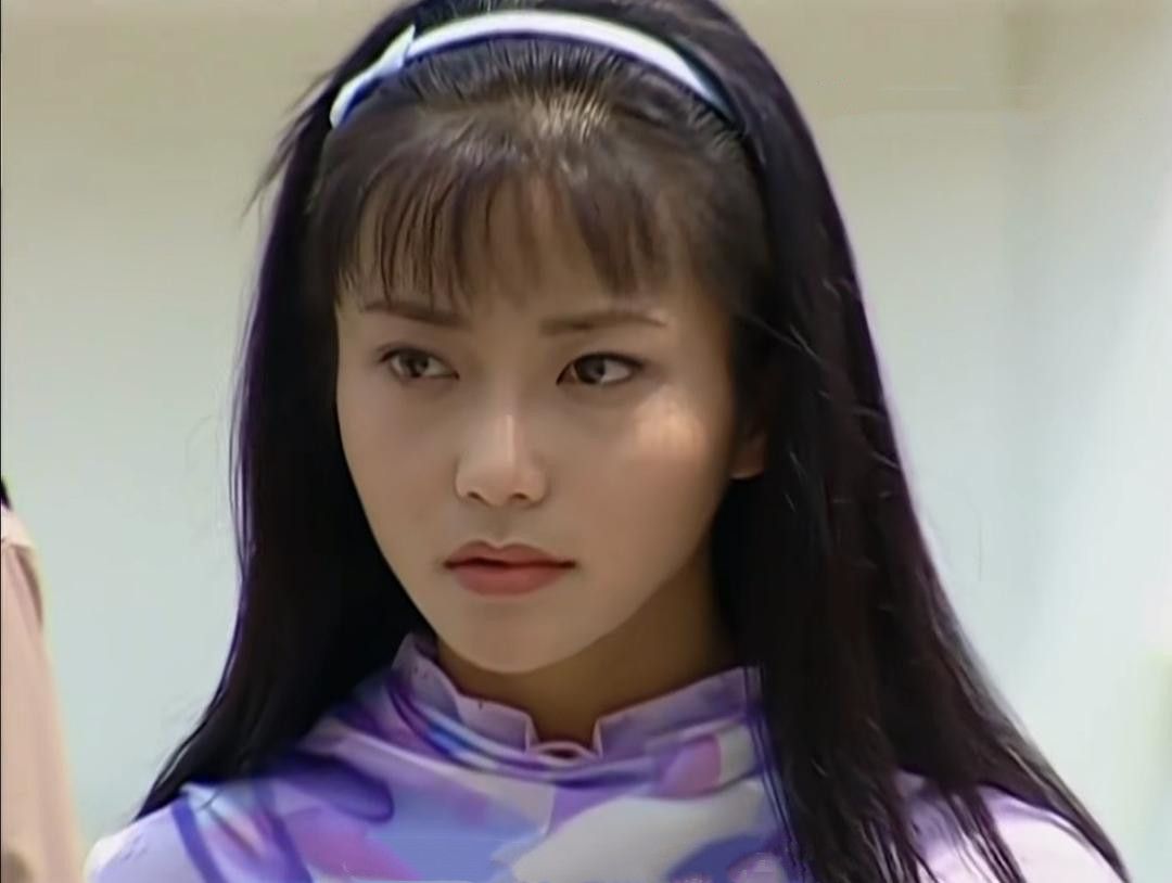 情深深雨蒙蒙:方瑜盛世美颜集锦,身上的格子衫引领了当下潮流__财经