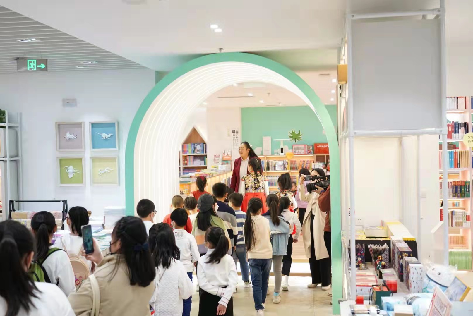 庆祝澳门回归祖国22周年 珠澳青少年同唱一首歌,同读一本书休闲区蓝鸢梦想 - Www.slyday.coM 庆祝澳门回归祖国22周年 珠澳青少年同唱一首歌,同读一本书休闲区蓝鸢梦想 - Www.slyday.coM