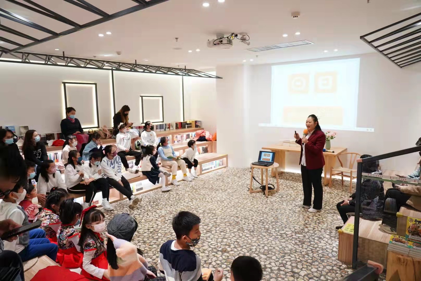 庆祝澳门回归祖国22周年 珠澳青少年同唱一首歌,同读一本书休闲区蓝鸢梦想 - Www.slyday.coM 庆祝澳门回归祖国22周年 珠澳青少年同唱一首歌,同读一本书休闲区蓝鸢梦想 - Www.slyday.coM