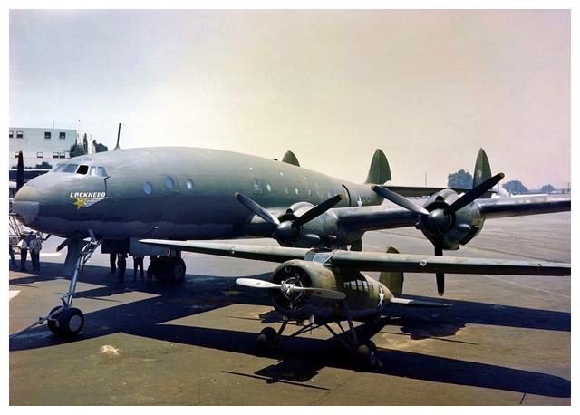 二战最漂亮的军用运输机之一洛克希德c69星座