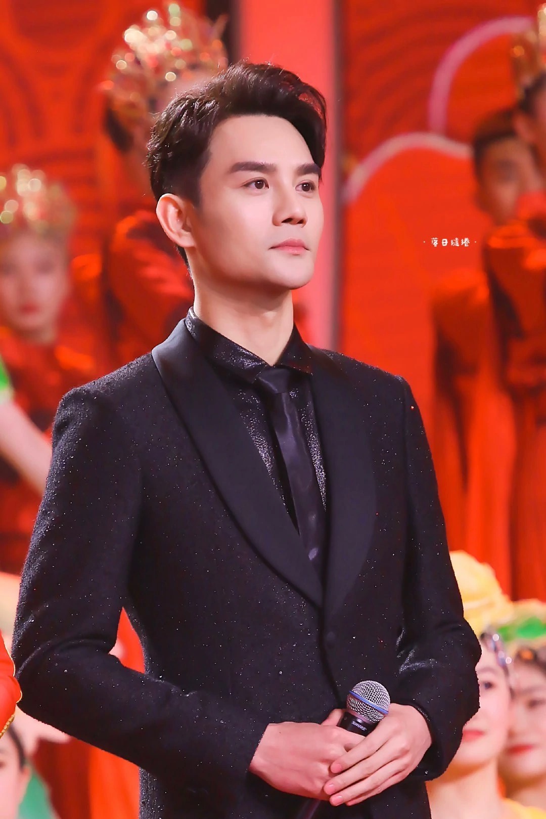 王凯跨界担当百花迎春文联春晚节目主持人