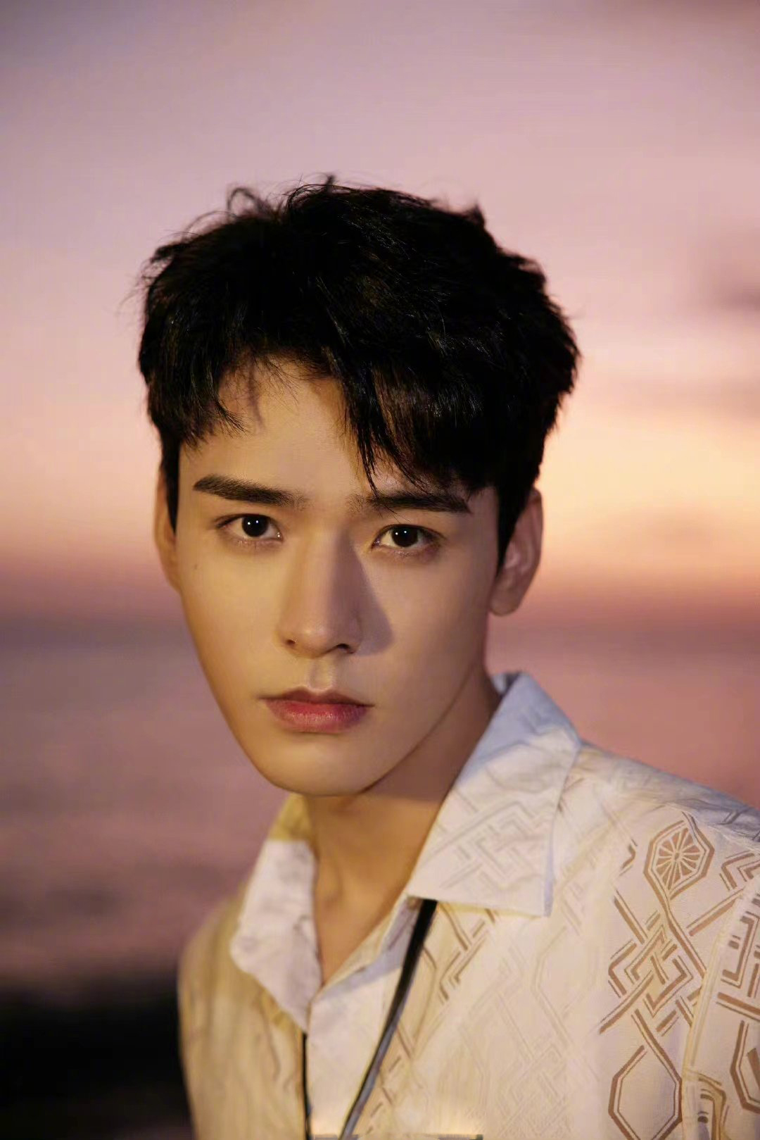 精致的眼型让男明星无惧怼脸拍男演员们眼里都是戏