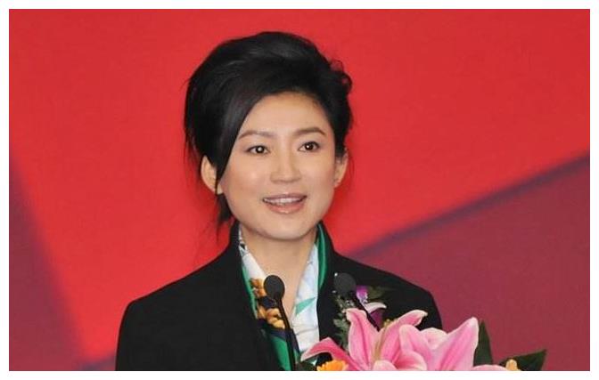 主持人王小丫27年旧照曝光,长相清纯甜美,似邻家小妹|央视|王小丫