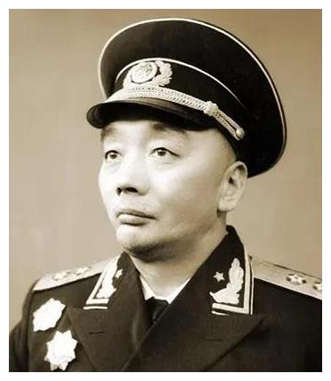 关键时刻电话断了,许世友无法指挥,手下一将果断出击歼敌一万四