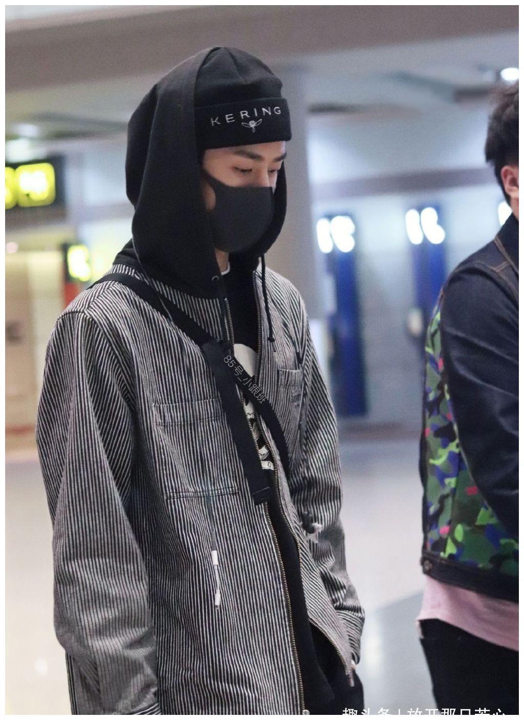 王一博辨识度超高,机场街拍"披头盖脸",都抵挡不了他万丈光芒