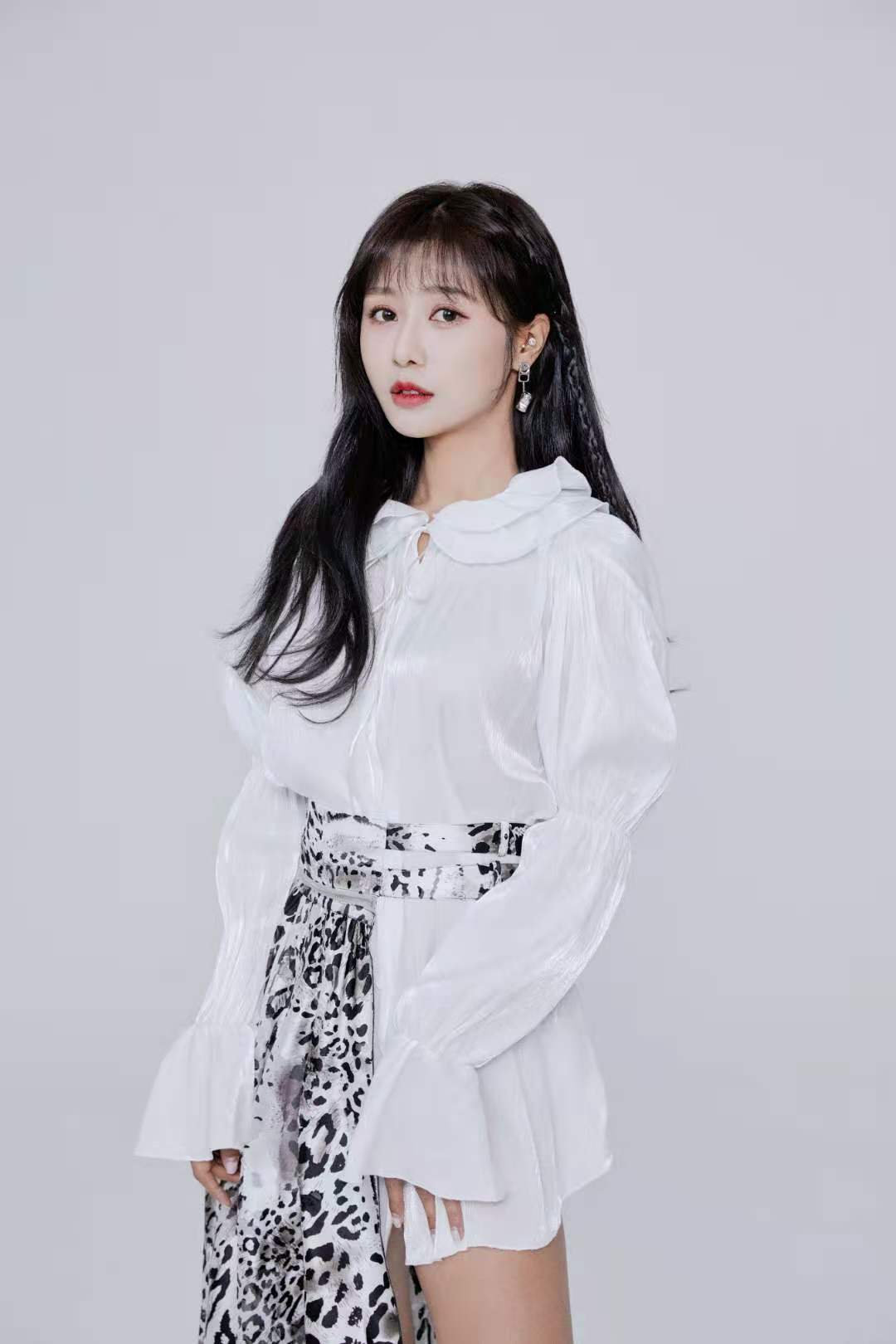 施南写真大片曝光甜美灵动少女感十足