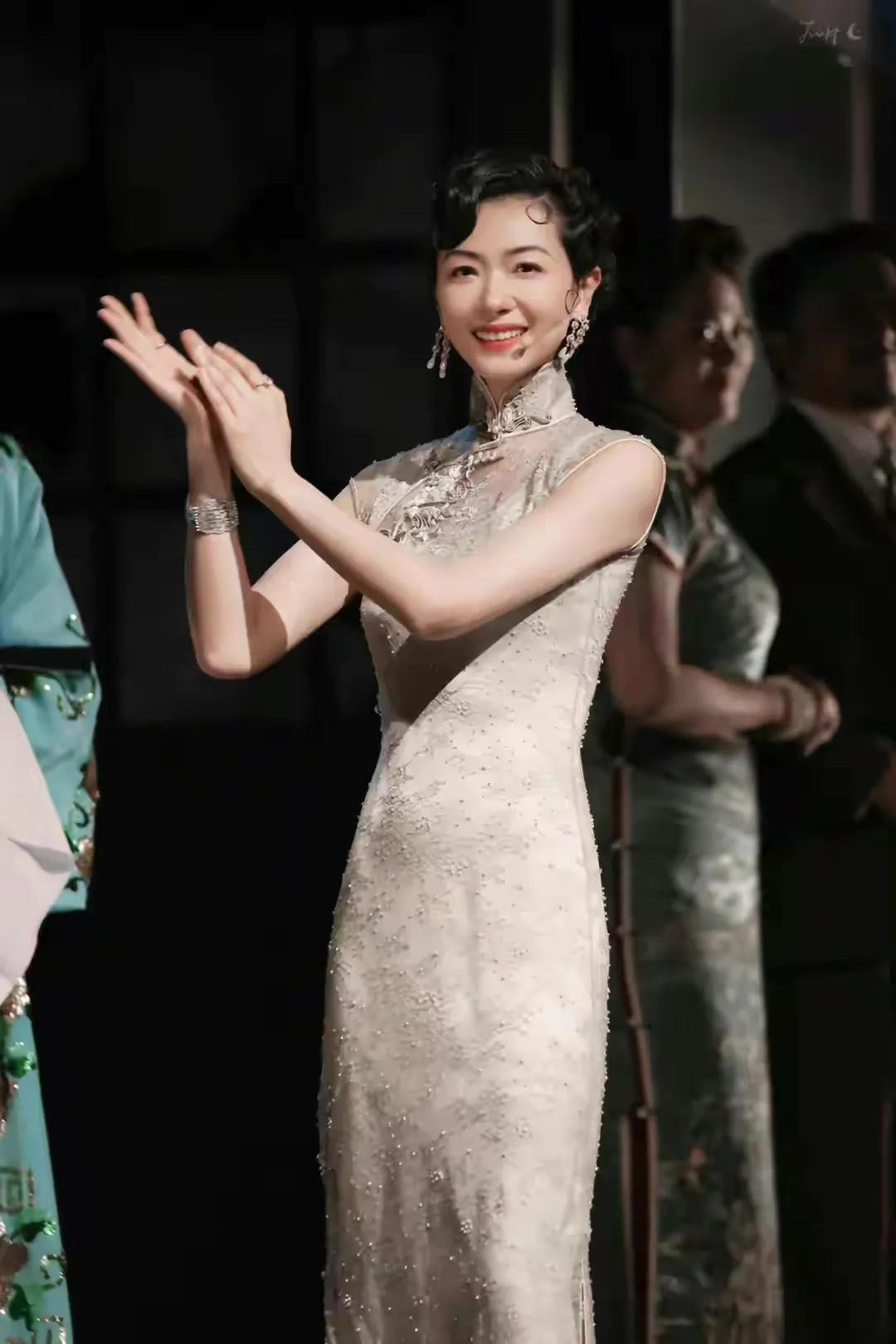 万茜旗袍造型,好漂亮,魅力动人!