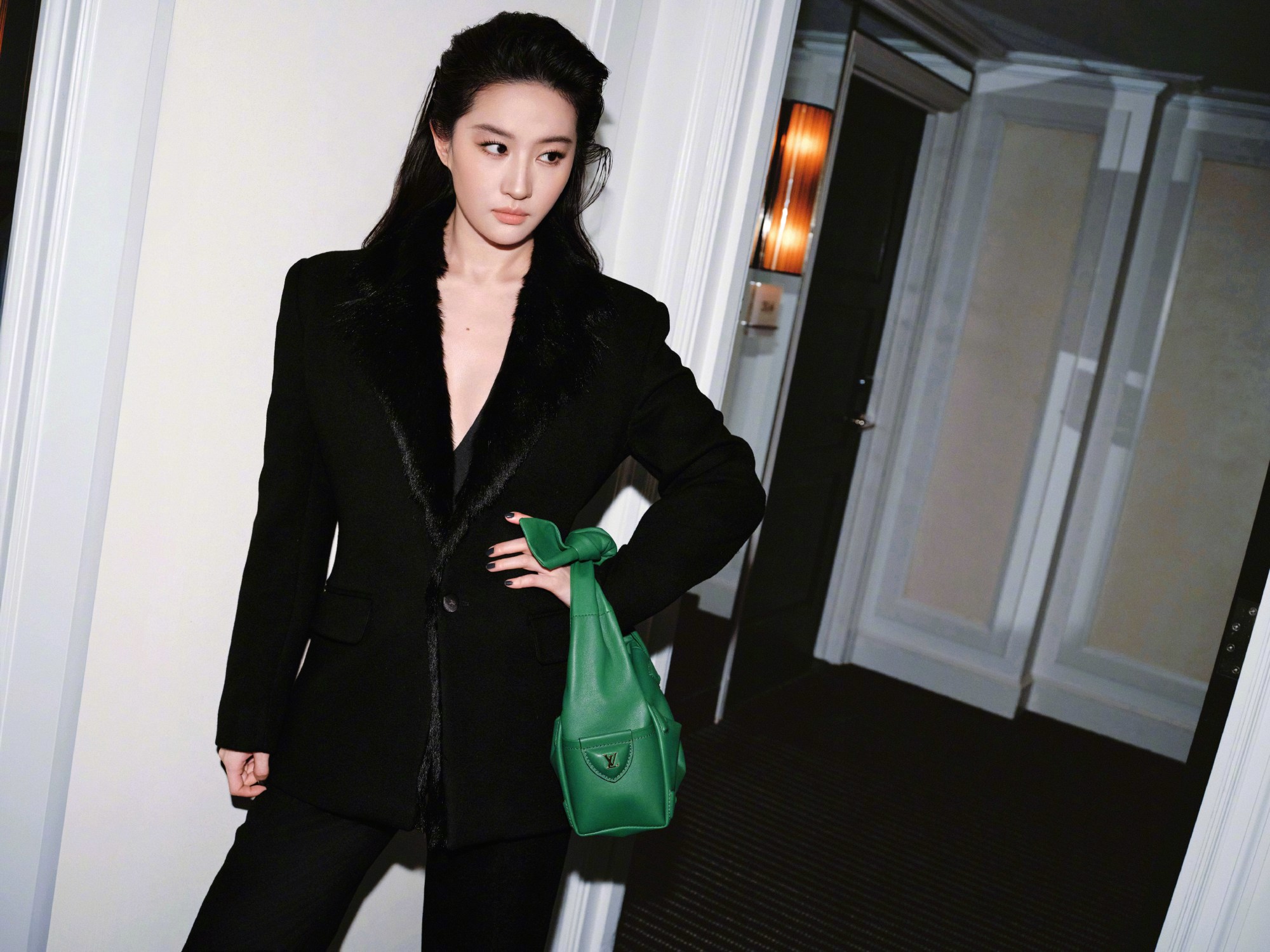刘亦菲出席路易威登2027早春女装秀