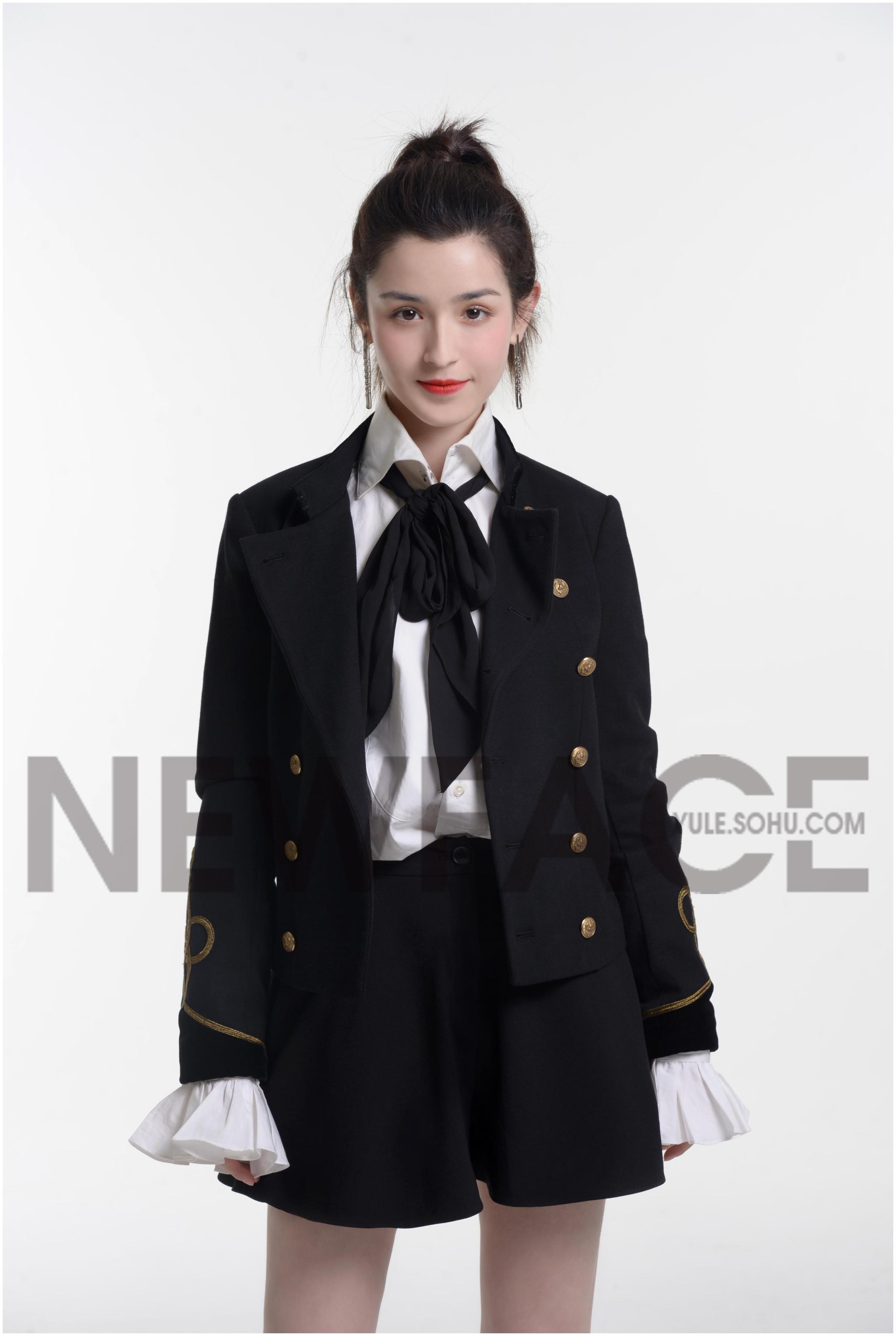 哈妮克孜从不觉得我是大美女就正常普通长相