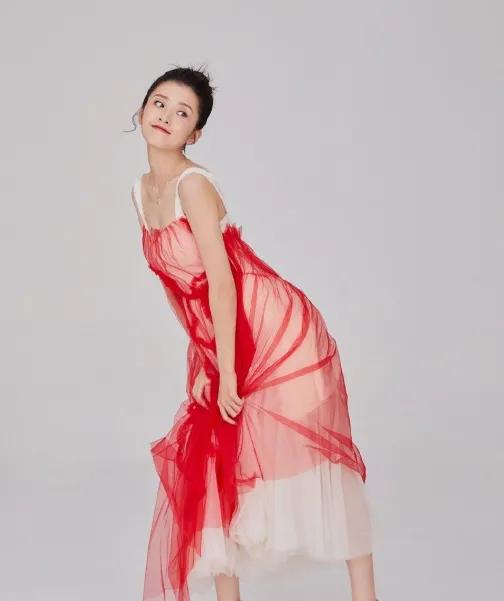 李若嘉美图,优雅迷人!__财经头条