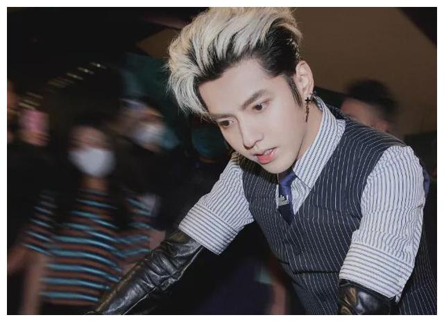 吴亦凡快被玩坏了!网友纷纷化身段子手:刑期很长,你忍一下休闲区蓝鸢梦想 - Www.slyday.coM 吴亦凡快被玩坏了!网友纷纷化身段子手:刑期很长,你忍一下休闲区蓝鸢梦想 - Www.slyday.coM