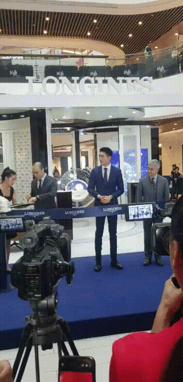 神回复：假如你女朋友发烧40度，你王者荣耀晋级赛刚开，怎么办？休闲区蓝鸢梦想 - Www.slyday.coM