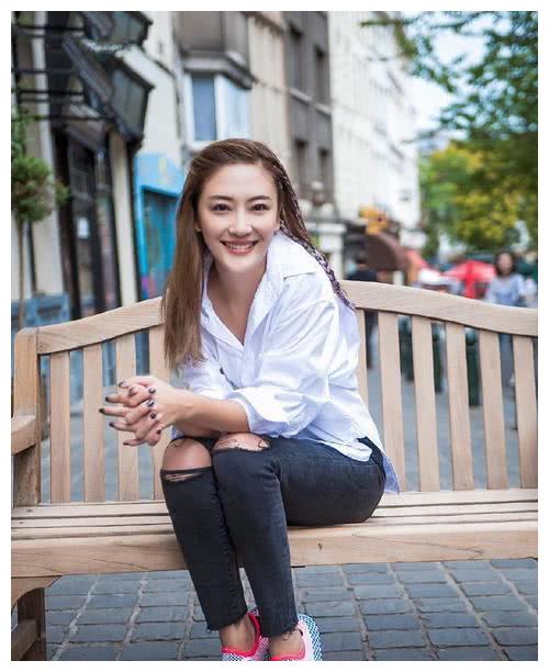 陈冠希门事件中的十五个女明星为什么只有应采儿全身而退