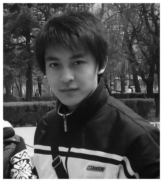 李佳航自称年轻时像林志颖,晒旧照获本尊认可,让人看不透的颜值