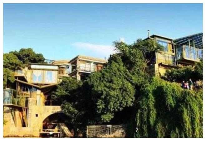 杨丽萍3500万月亮宫关停外表光鲜漂亮但是里面太肮脏