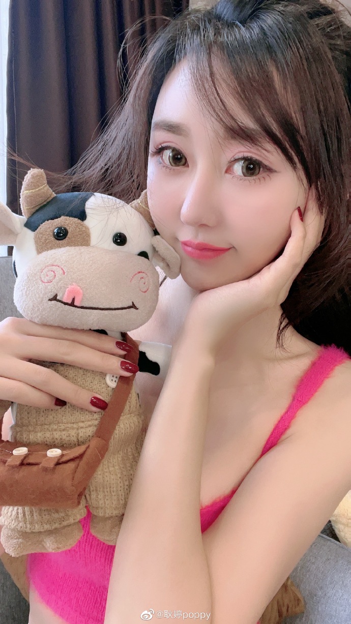 可爱网红美女耿婷迷人美照欣赏好看啊