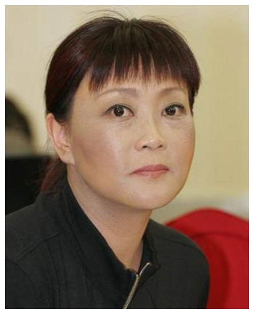 戴志诚与杨蕾离婚后,爱上了侯耀文的妻子,而且还结婚了