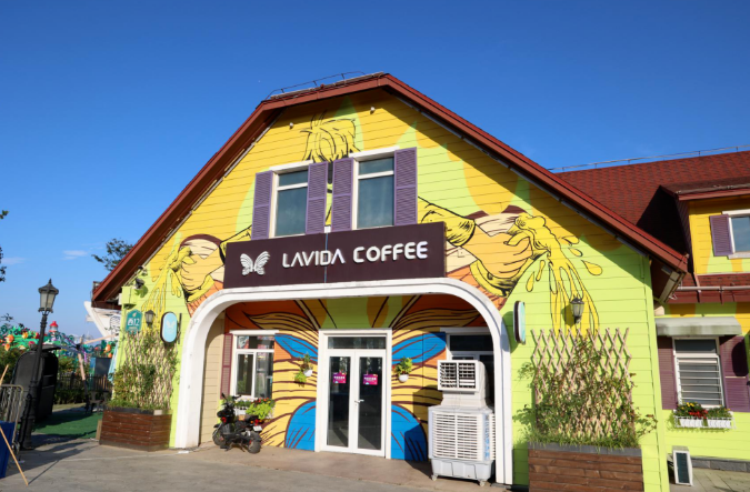 一步一景一风情艺术墙绘扮靓金沙滩啤酒城