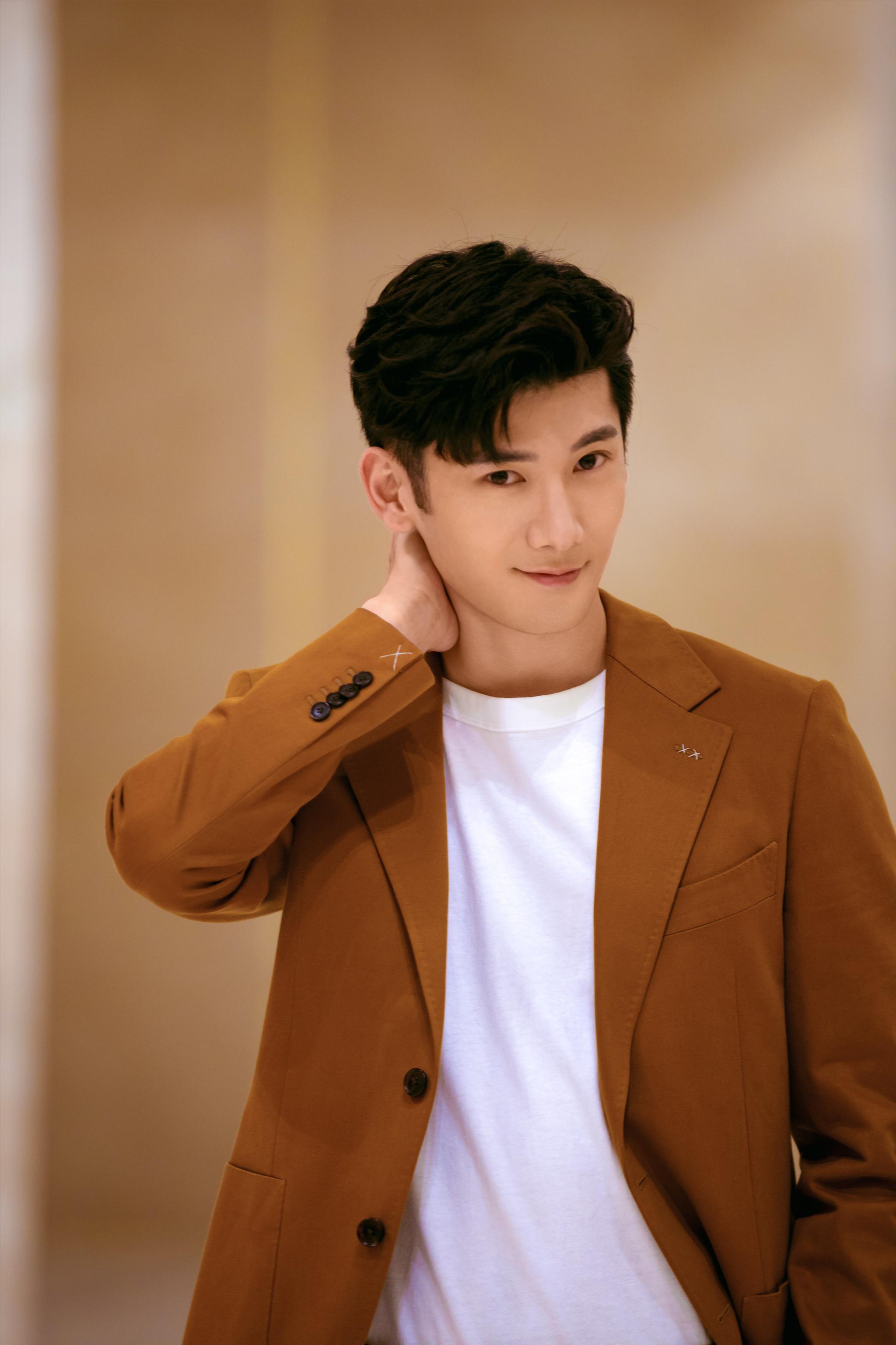 刘芮麟直播开启麦霸模式网友直称被可爱到