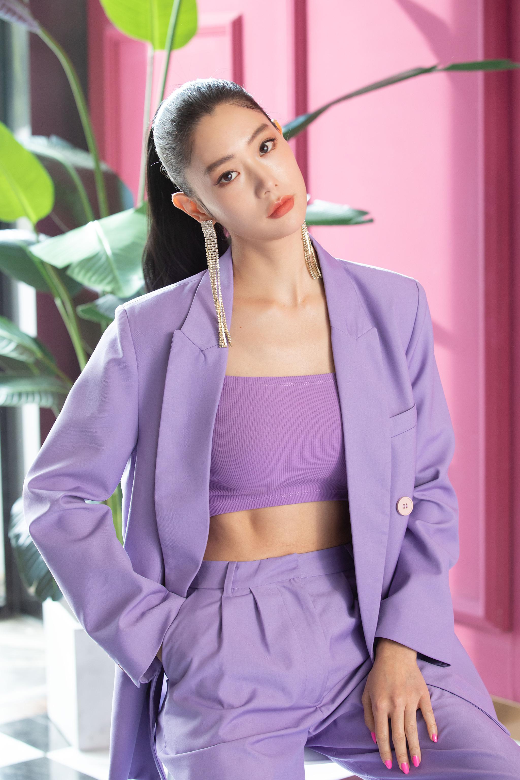 克拉拉解锁无糖姑娘代言人重新定义现代女性时尚生活