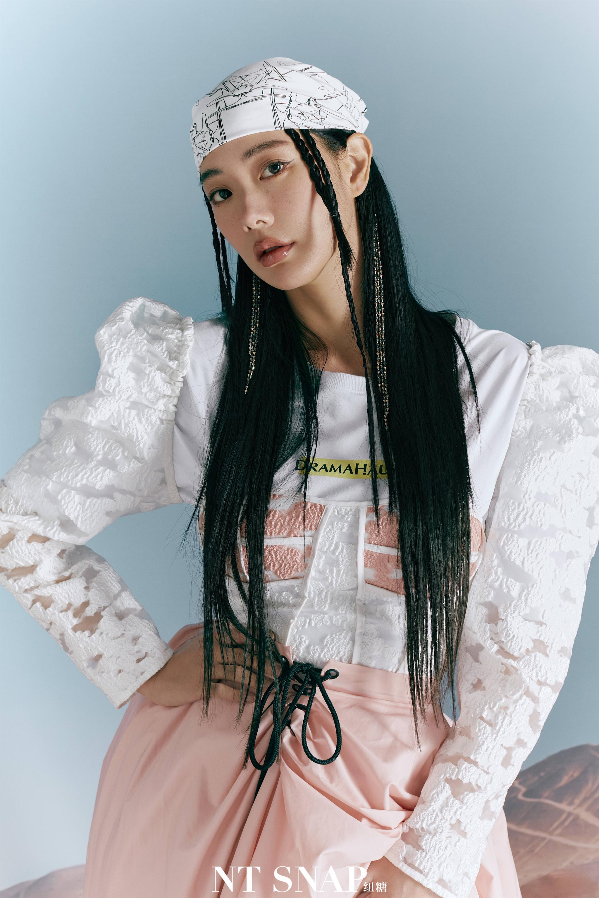 克拉拉写真大片曝光释放个性尽显独特生活态度