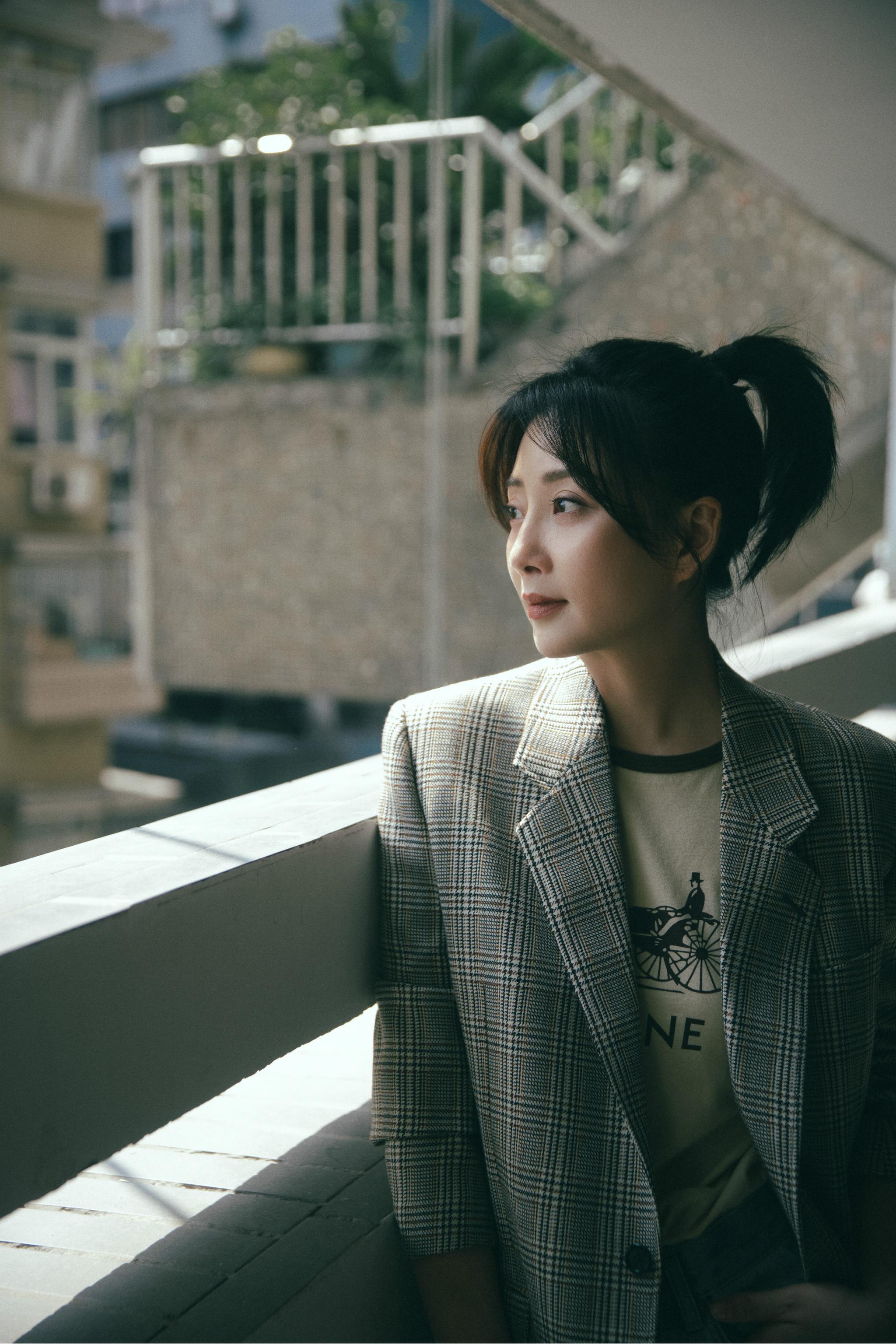 殷桃重庆街拍曝光驻足之时与重庆相拥