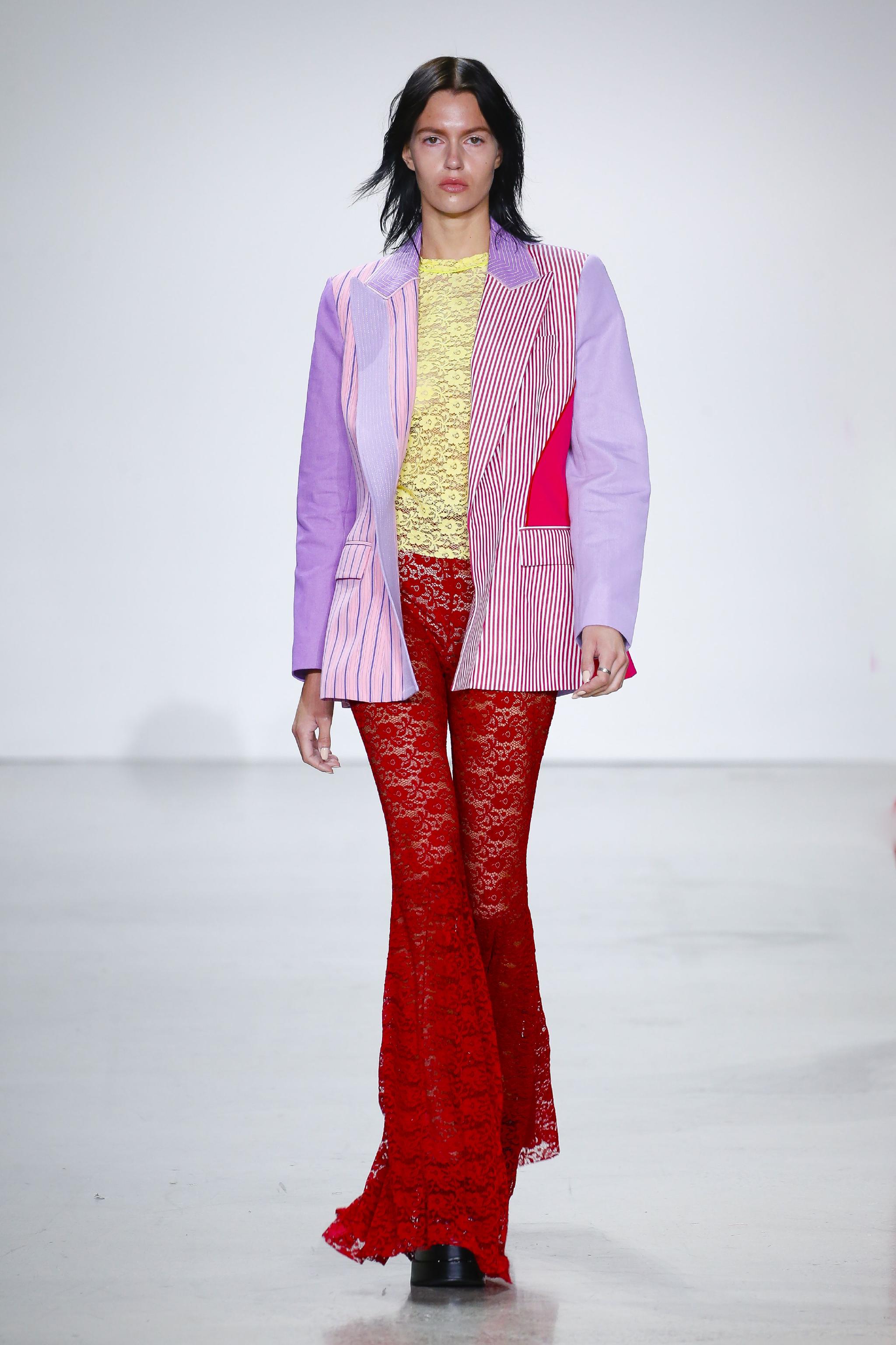 vivienne tam2023春夏时装秀|虚拟世界与现实世界连接的时装巧思