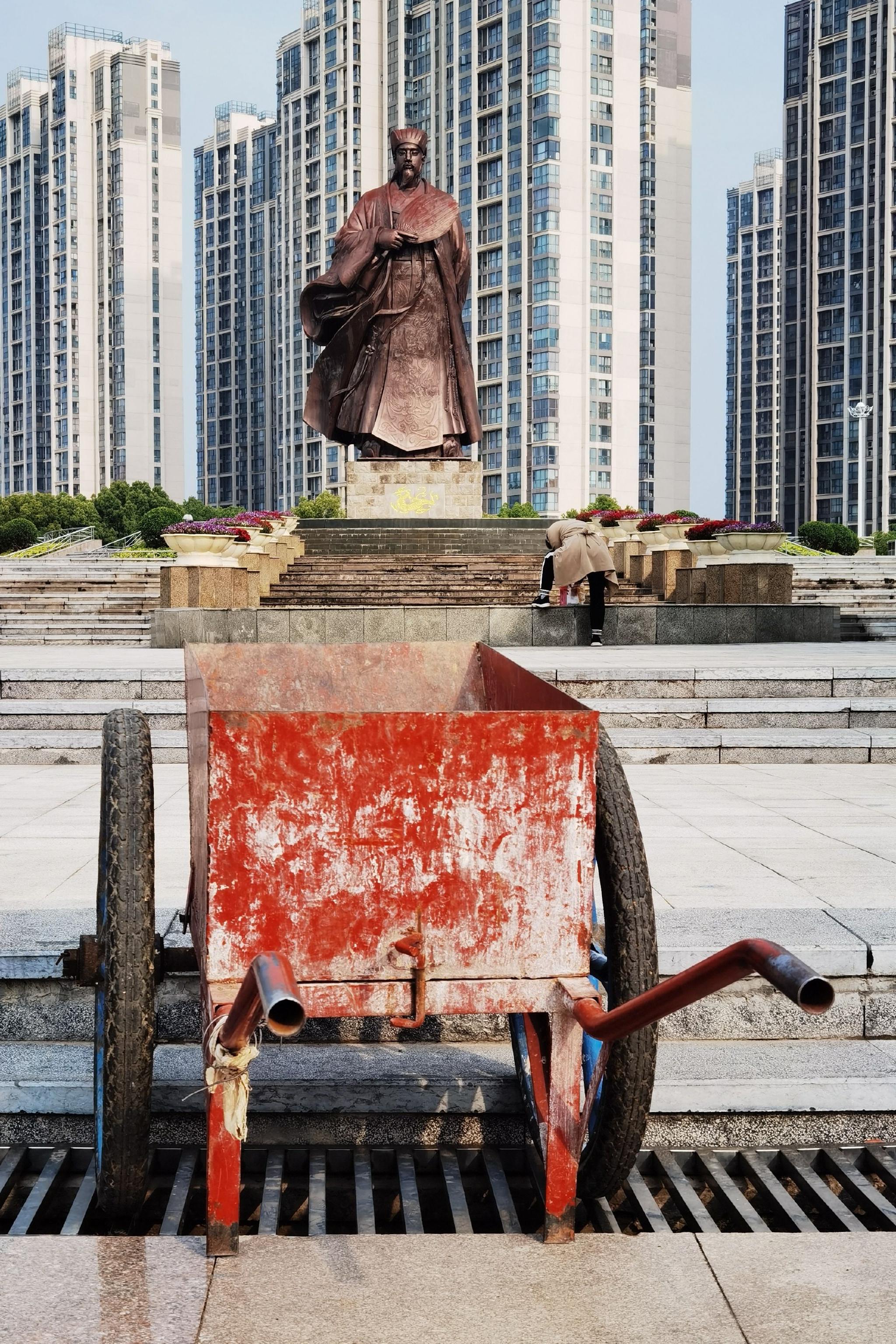 湖北襄阳:诸葛亮文化广场即景