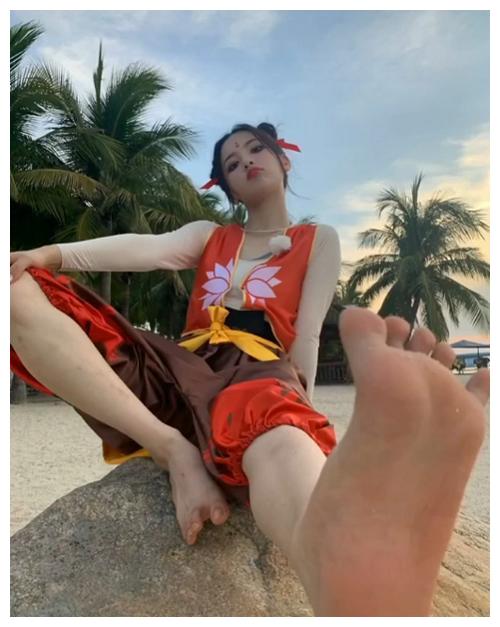 杨超越cos哪吒教粉丝茶艺拍照精髓看完发现就脑子学会了