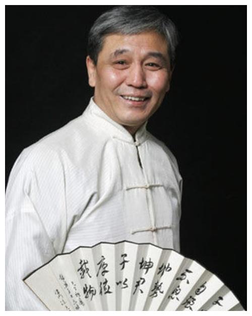 相声界正革故鼎新马志明收义子现场行跪拜大礼惹争议