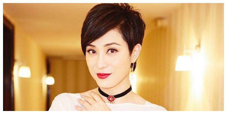 她曾是香港最美港姐,被假富豪被骗光家产,今53岁成为"剩女"