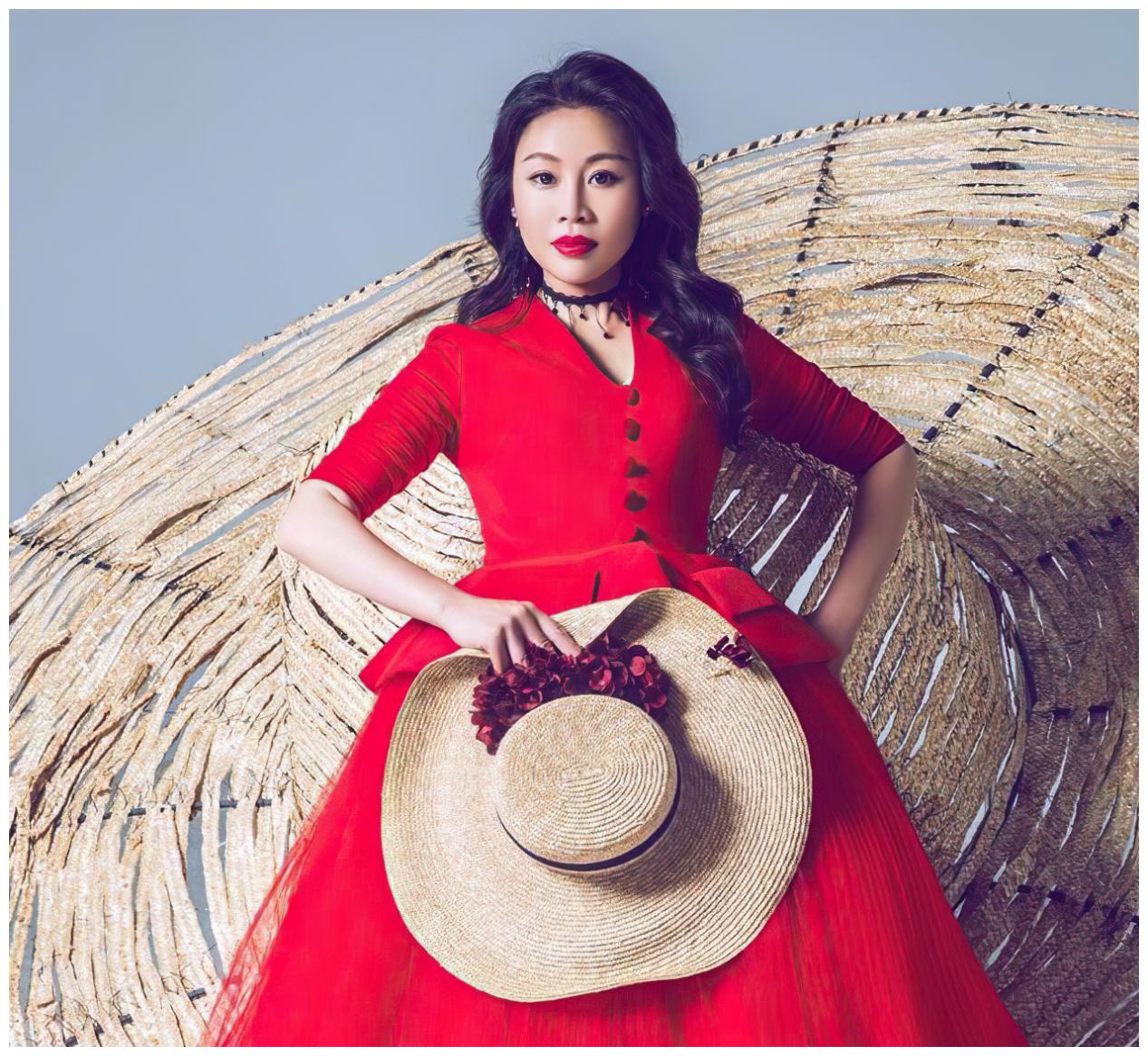 她因星光大道走红如今摆地摊卖葡萄