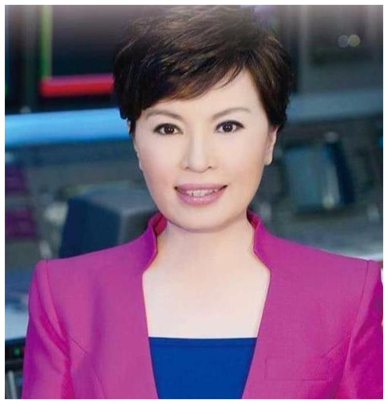 没想到李瑞英被北京广播学院录取了,然而她的闺蜜却名落孙山,李瑞英