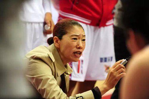 展淑萍回归 新疆女篮攻击力太恐怖 三战净胜177分