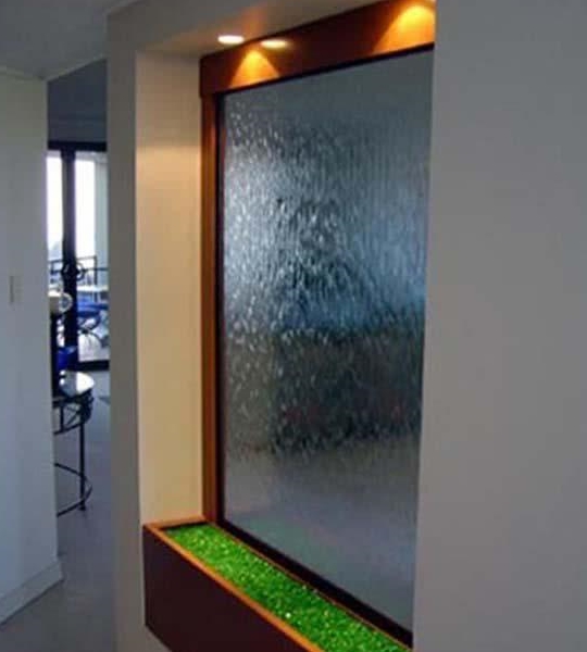 的效果,氛围强,家里来客人倍有面子~        如果采用双层玻璃隔板,不