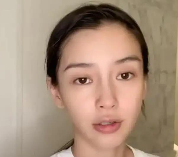 angelababy绝美素颜直播洗脸弄歪鼻子下秒扶直遭截图