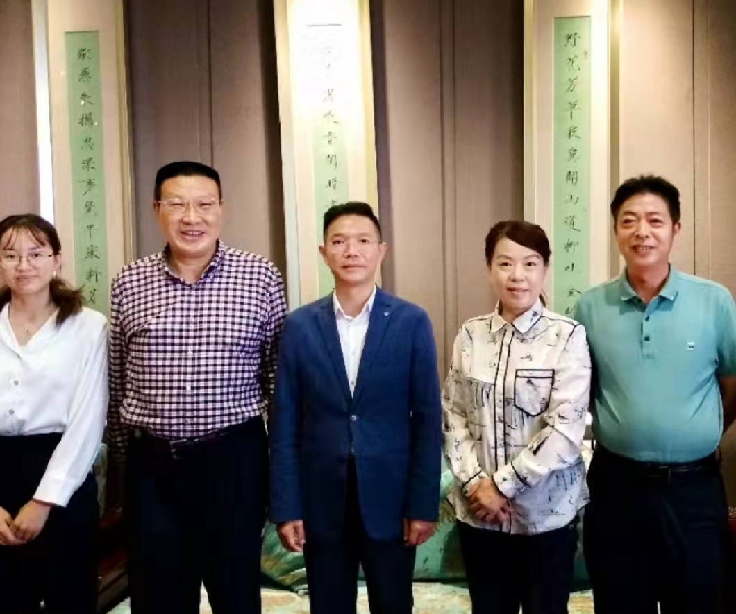 许敏与亲家共进晚餐:姚姥姥拉着田静的手,深情说你是我的好孙媳休闲区蓝鸢梦想 - Www.slyday.coM 许敏与亲家共进晚餐:姚姥姥拉着田静的手,深情说你是我的好孙媳休闲区蓝鸢梦想 - Www.slyday.coM