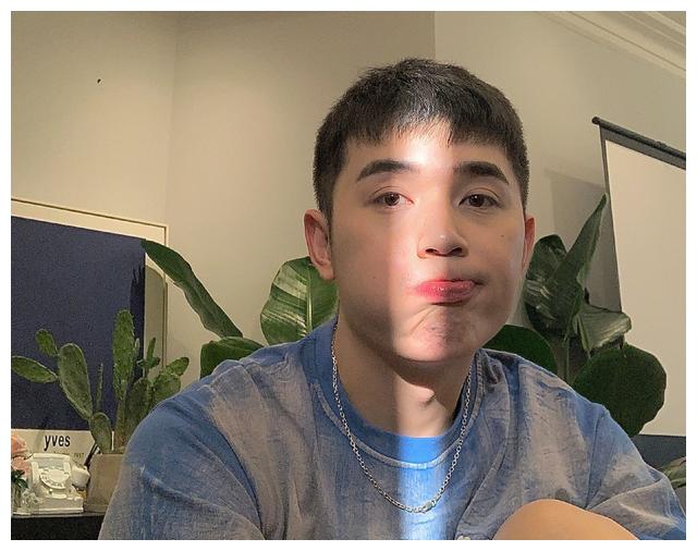 付鹏是谁:"李佳琦的小助理"的标签终于被撕掉,谁都不是附属品