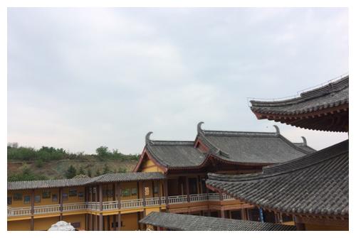 名字十分拗口的山东寺庙，有着胶东史载最久的古刹，就在烟台