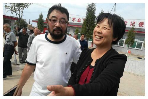 他是知名导演,因小21岁王小丫抛弃发妻,今73岁单身无儿无女|米家山|潘