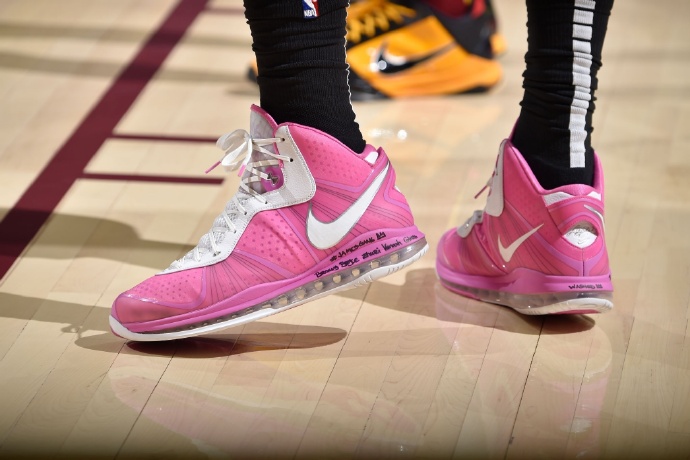 lebron 8 v2 think pink