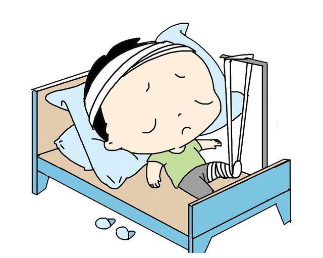 搞笑段子熊孩子头缠绷带竟然是被妈妈用枕头打的