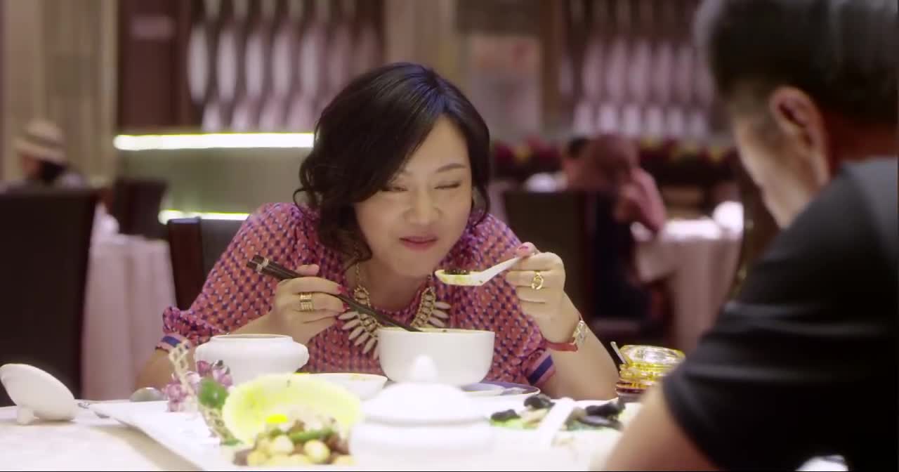 一仆二主:孟来财看重了闫妮身边助理当女婿,就喜欢老实,听话的