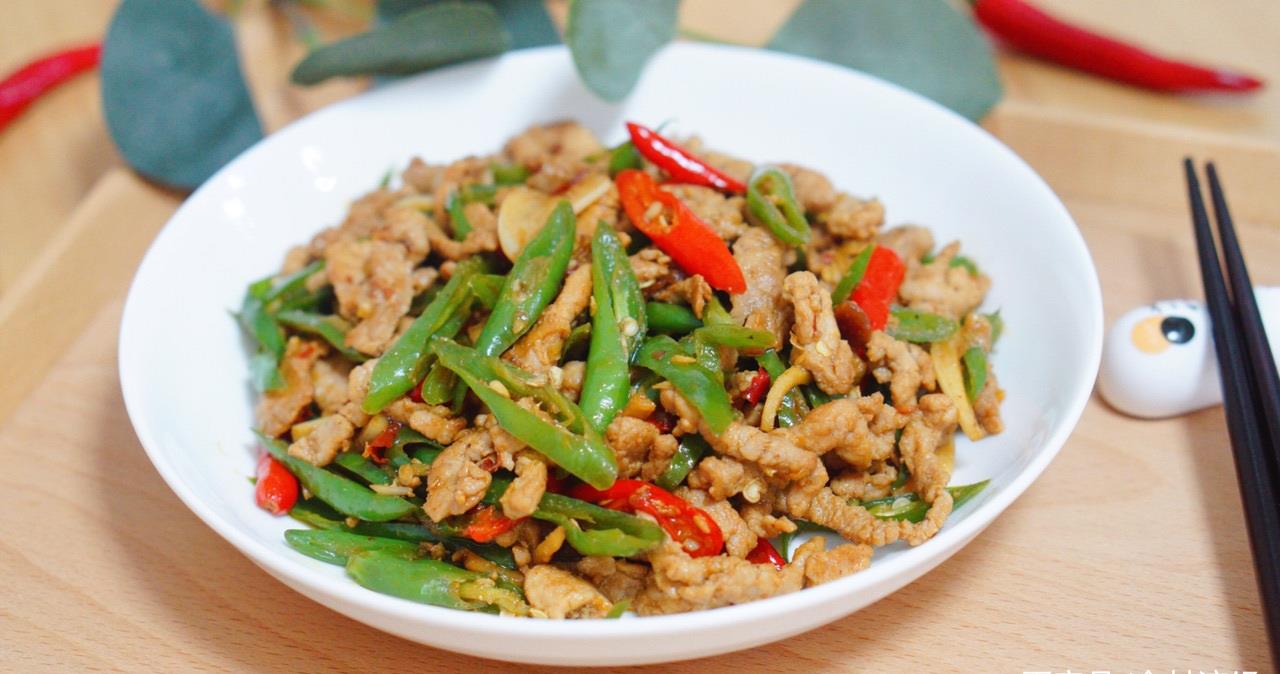 辣椒炒肉丝,经典川菜,简单方便成本低,爱吃辣的,快学起来吧__财经头条