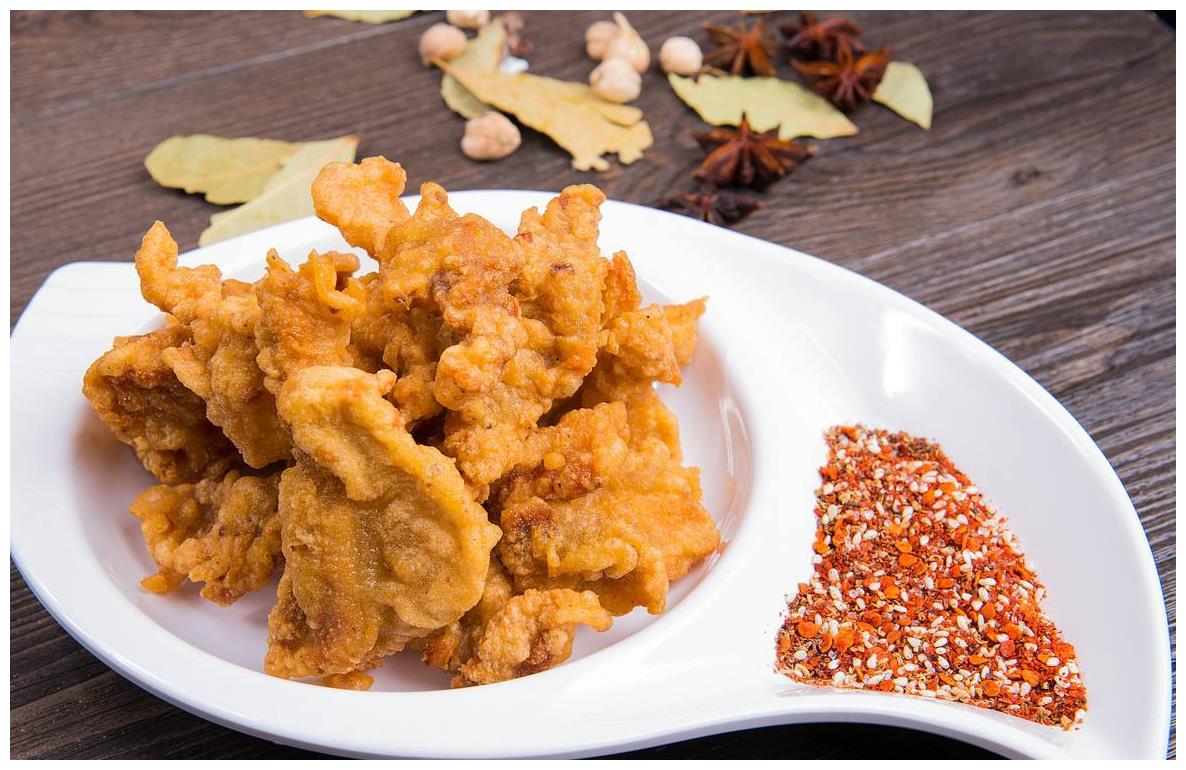 炸酥肉简直是太好吃了,酥脆又鲜美,重点在挂面糊这一步